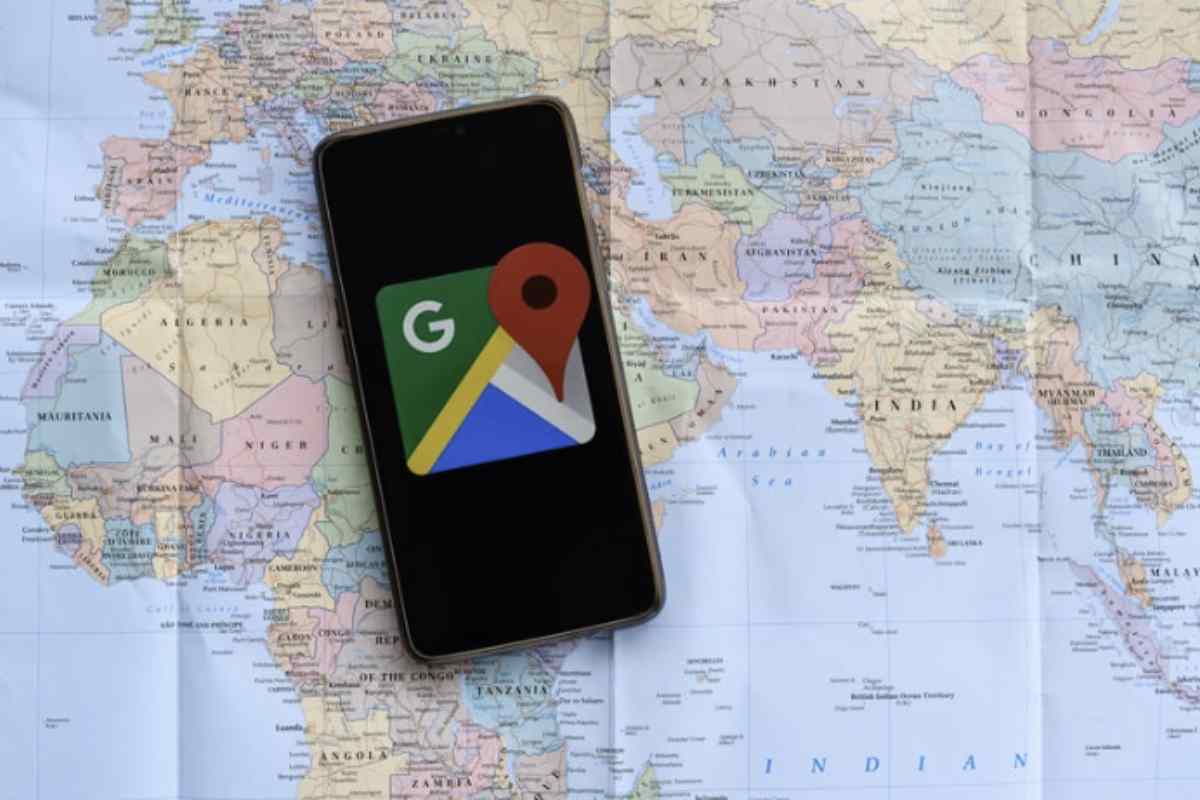 Questa applicazione, universalmente nota per la navigazione e la visualizzazione delle mappe, si è evoluta integrando funzionalità avanzate